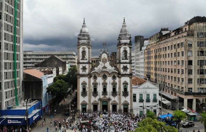 Procissão encerrou na Igreja de Santo Antônio, na Avenida Dantas Barreto (Rômulo Chico/DP Foto)