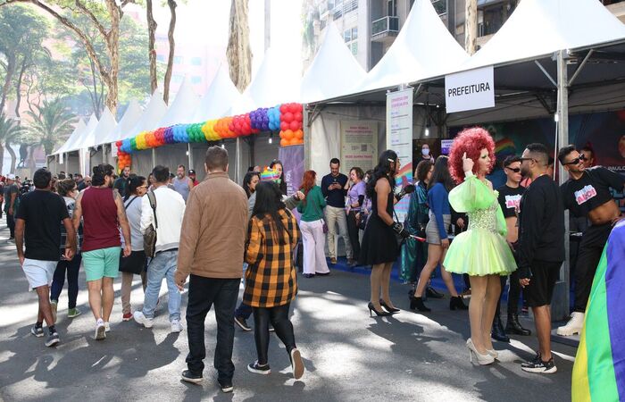 Evento tem gastronomia, artesanato e workshop com temáticas LGBT
(Rovena Rosa/Agência Brasil) Evento tem gastronomia, artesanato e workshop com temáticas LGBT
(Rovena Rosa/Agência Brasil)