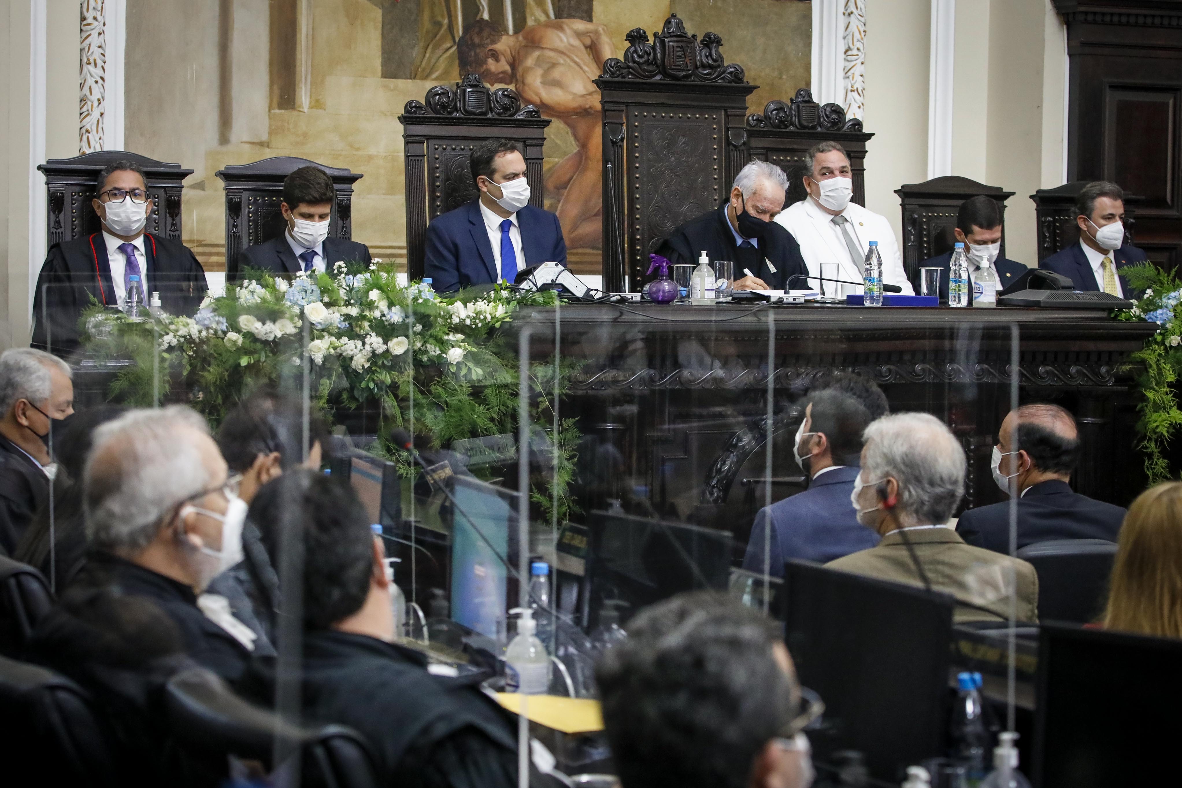 Solenidade também marcou a despedida de dois magistrados, em virtude de suas aposentadorias
(Heudes Regis/SEI) Solenidade também marcou a despedida de dois magistrados, em virtude de suas aposentadorias
(Heudes Regis/SEI)