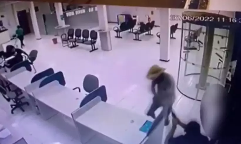 Homem tenta assaltar agência bancária e morre em troca de tiros (Foto: Divulgação ) Homem tenta assaltar agência bancária e morre em troca de tiros (Foto: Divulgação )