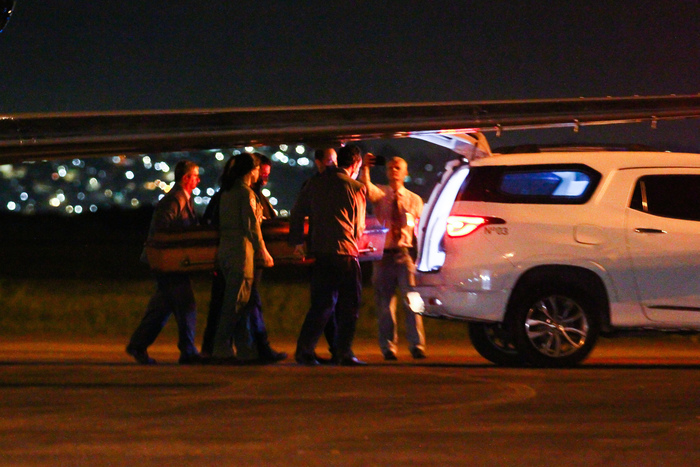 Avião da Polícia Federal pousou no Recife às 18h38 desta quinta-feira (Sandy James/DP Foto) Avião da Polícia Federal pousou no Recife às 18h38 desta quinta-feira (Sandy James/DP Foto)