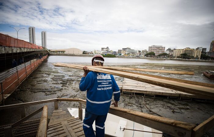  (Equipamento passou por reparos na cabeceira sul e agora ter toda a estrutura beneficiada por uma interveno completa. Foto: Rodolfo Loepert/Prefeitura do Recife.)