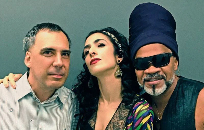  (Em parceria com o DJ Deeplick, os tribalistas Marisa Monte, Carlinhos Brown e Arnaldo Antunes lanam lbum com seis verses de grandes sucessos da banda. Foto: Divulgao)