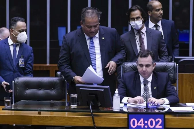 O presidente do Senado, Rodrigo Pacheco, anunciou a deciso aps reunio com lderes partidrios -  (Foto: Jefferson Rudy/Agncia Senado)