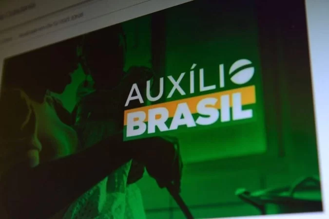 (A partir deste mês, o valor do auxílio foi ampliado de R$ 400 para R$ 600 mensais, até 31 de dezembro, devido à aprovação da PEC dos Benefícios. Foto: Marcello Casal Jr/Agência Brasil)) (A partir deste mês, o valor do auxílio foi ampliado de R$ 400 para R$ 600 mensais, até 31 de dezembro, devido à aprovação da PEC dos Benefícios. Foto: Marcello Casal Jr/Agência Brasil))