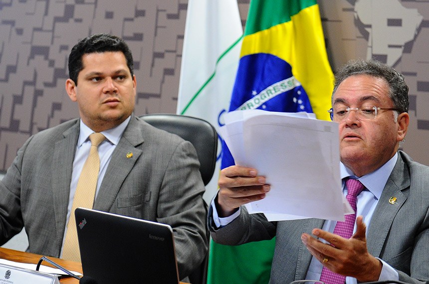  (Davi, autor da PEC, e Roberto Rocha, relator: tentativa de votar a PEC em 2022. Foto: Marcos Oliveira/Agência Senado
)