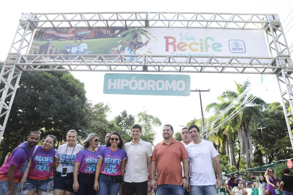  Viva os Bairros, chegou ao bairro do Hipdromo, promovendo aes de lazer, cultura e sade para toda a famlia, neste final das frias escolares.  Msica, brincadeiras infantis, vacinao, feira de adoo de animais, alm de feirinha de gastronomia e artesanato. (Fotos: Edson Holanda/PCR)