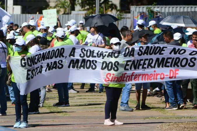  (Motivo de debates no Congresso Nacional e de mobilizações por todo o país, o projeto de lei do piso nacional da enfermagem está na mesa do presidente, que decidirá se a proposta passará a ser lei ou não. Foto: Ed Alves/CB)