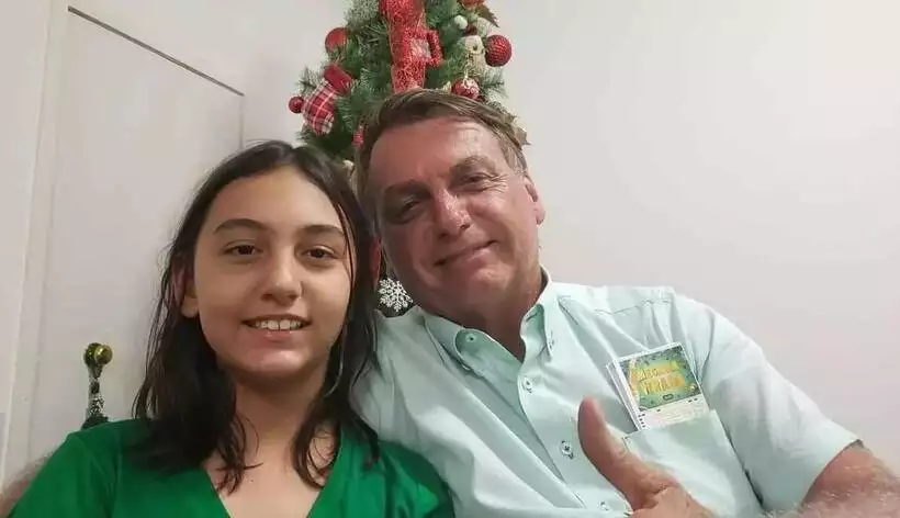 Laura Bolsonaro: Presidente diz participar pouco da educação da filha