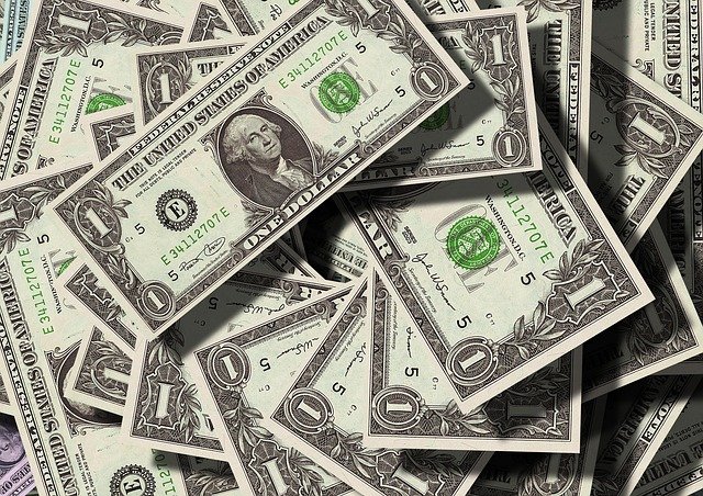 Dólar cai para R$ 5,10 e fecha no menor valor desde novembro