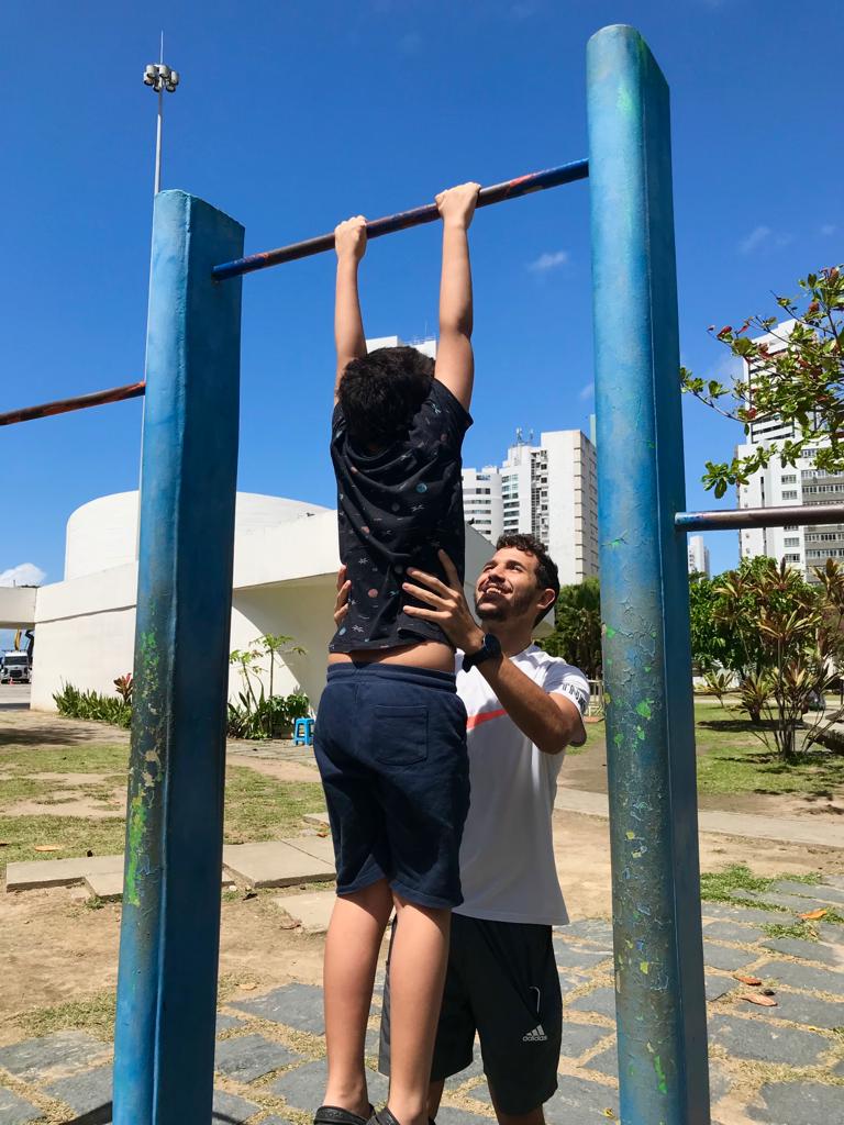 João Victor de Sousa e seu aluno Jehan durante a sessão. (Foto: Camile Barros)