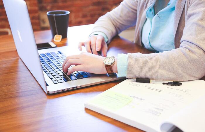 A operadora tem o intuito de preencher metade das vagas em áreas de tecnologia com mulheres (Foto: Pixabay )
