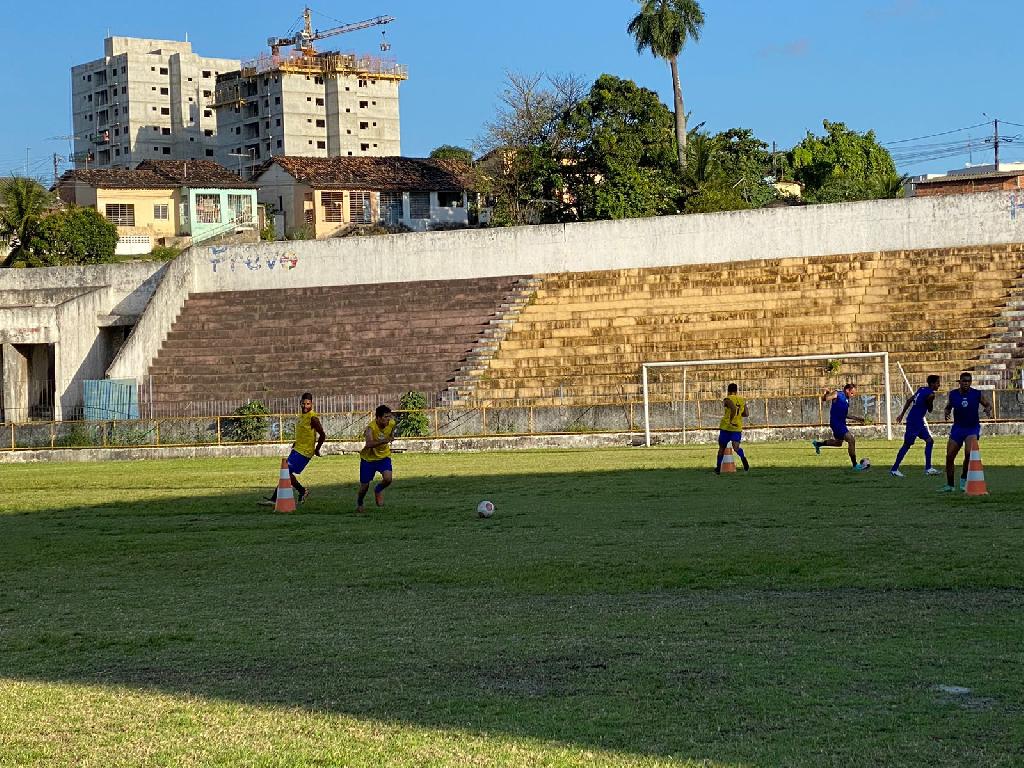 Seleo de Paulista enfrenta Igarassu no segundo jogo da segunda fase da rodada. (Foto: Glria Marques)