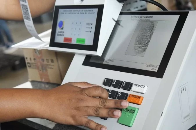 Vota&ccedil;&atilde;o vai terminar no hor&aacute;rio de Bras&iacute;lia em todo o pa&iacute;s; veja como ser&aacute;  | Pol&iacute;tica: Diario de Pernambuco