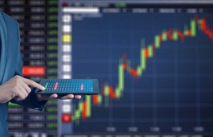 Com a taxa Selic devendo continuar elevada, aplicaes conservadoras esto cada vez mais rentveis e, no acumulado em 12 meses, ganham de lavada de investimentos arriscados, como aes em Bolsa, dlar e criptomoedas (Crdito: Reproduo/Pixabay)
