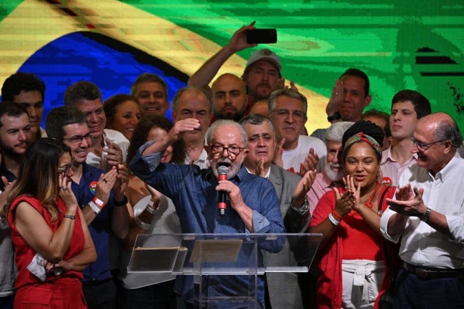 Assim que Lula saiu vitorioso das urnas, o país ganhou um novo status internacional. A começar pelas manifestações imediatas de chefes de Estado, como Biden, e o convite para o presidente eleito participar da COP27 (Crédito: NELSON ALMEIDA / AFP)