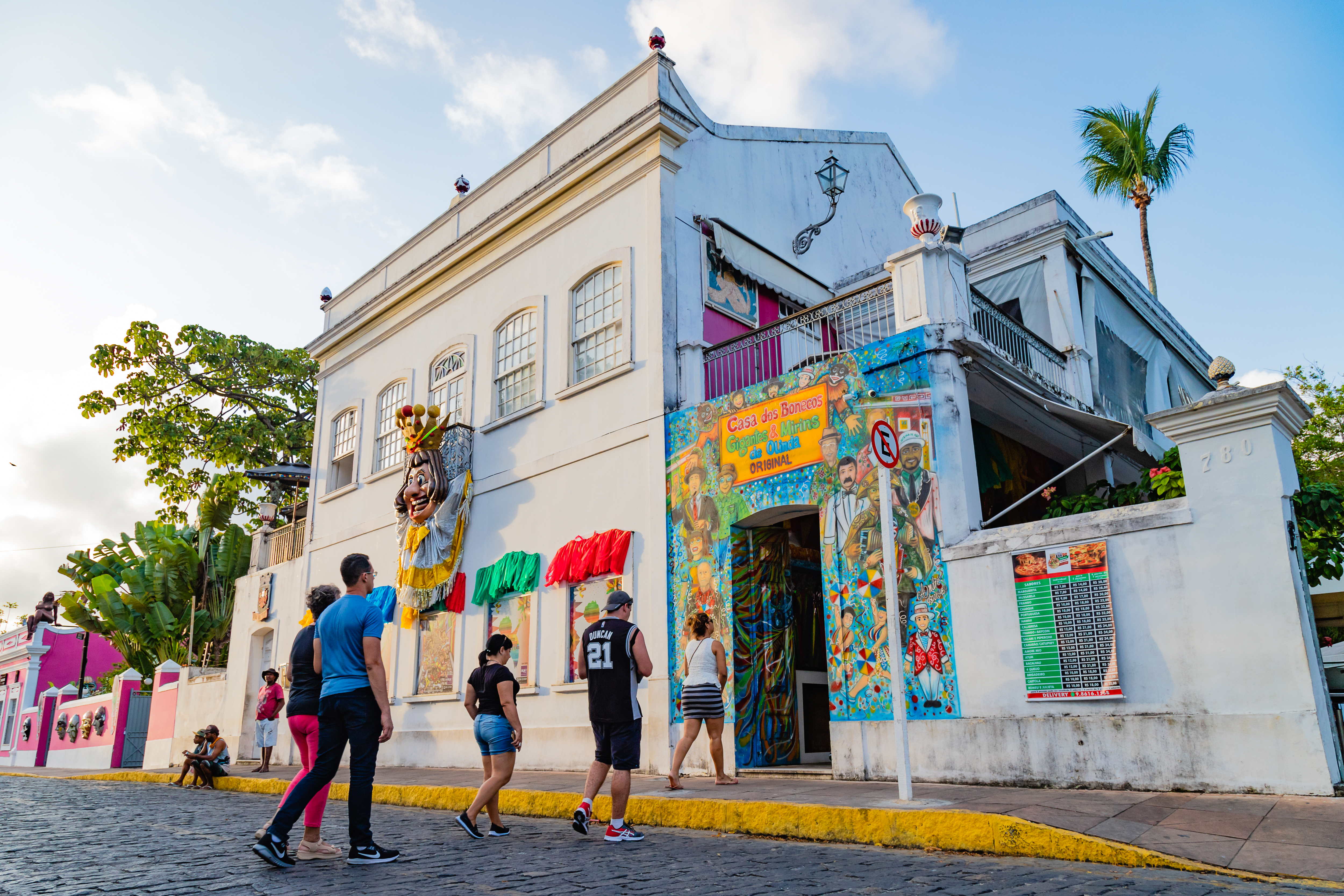 Casa dos Bonecos Gigantes/Olinda - Estado est  frente da Bahia e do Cear  (Foto: Arquimedes Santos )