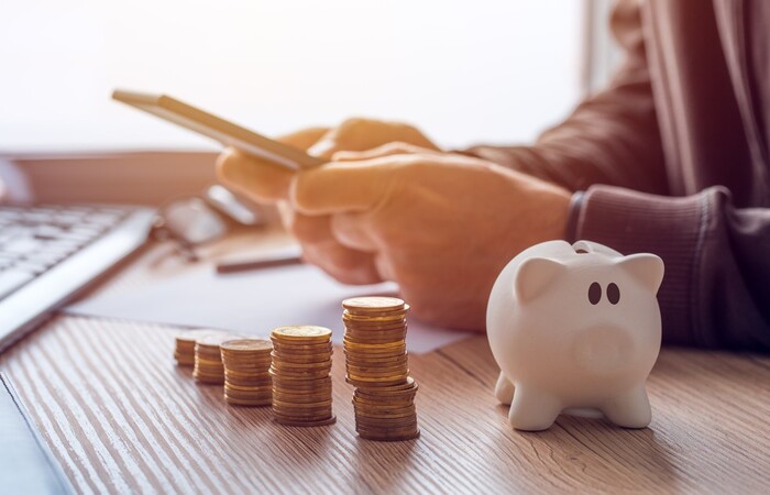 Segundo especialistas, independentemente de quanto se ganha, se no souber administrar o pouco, quando ganhar muito, no vai saber usar o dinheiro com responsabilidade (Crdito: Reproduo/Fotolia)
