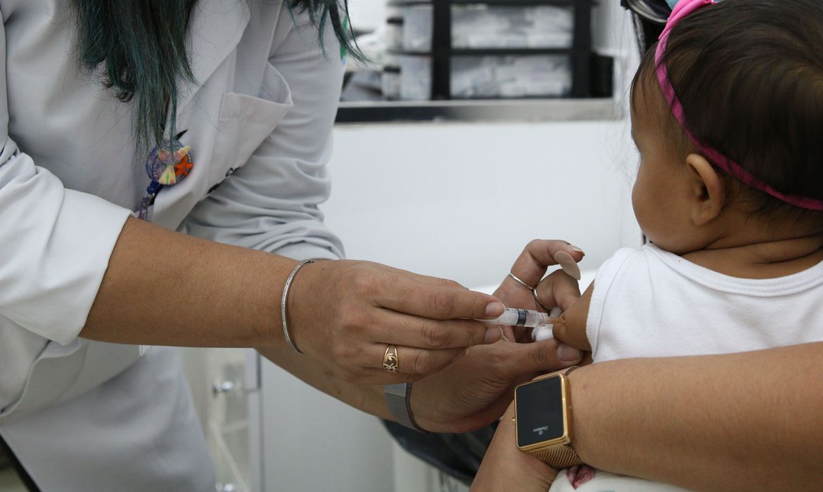 Imunizao de 8,7 mil bebs sem comorbidades ocorrer em quatro locais da Capita (Rovena Rosa - Agncia Brasil)