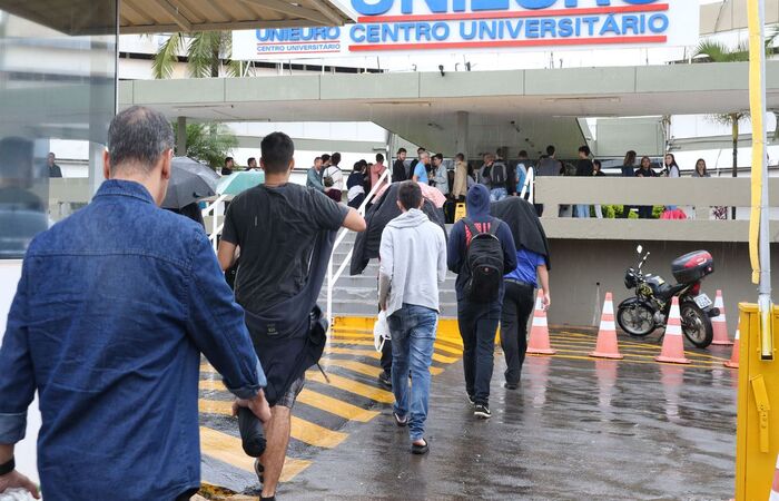 Portões abrem 12h para os quase 600 mil estudantes inscritos (Antônio Cruz/Agência Brasil )