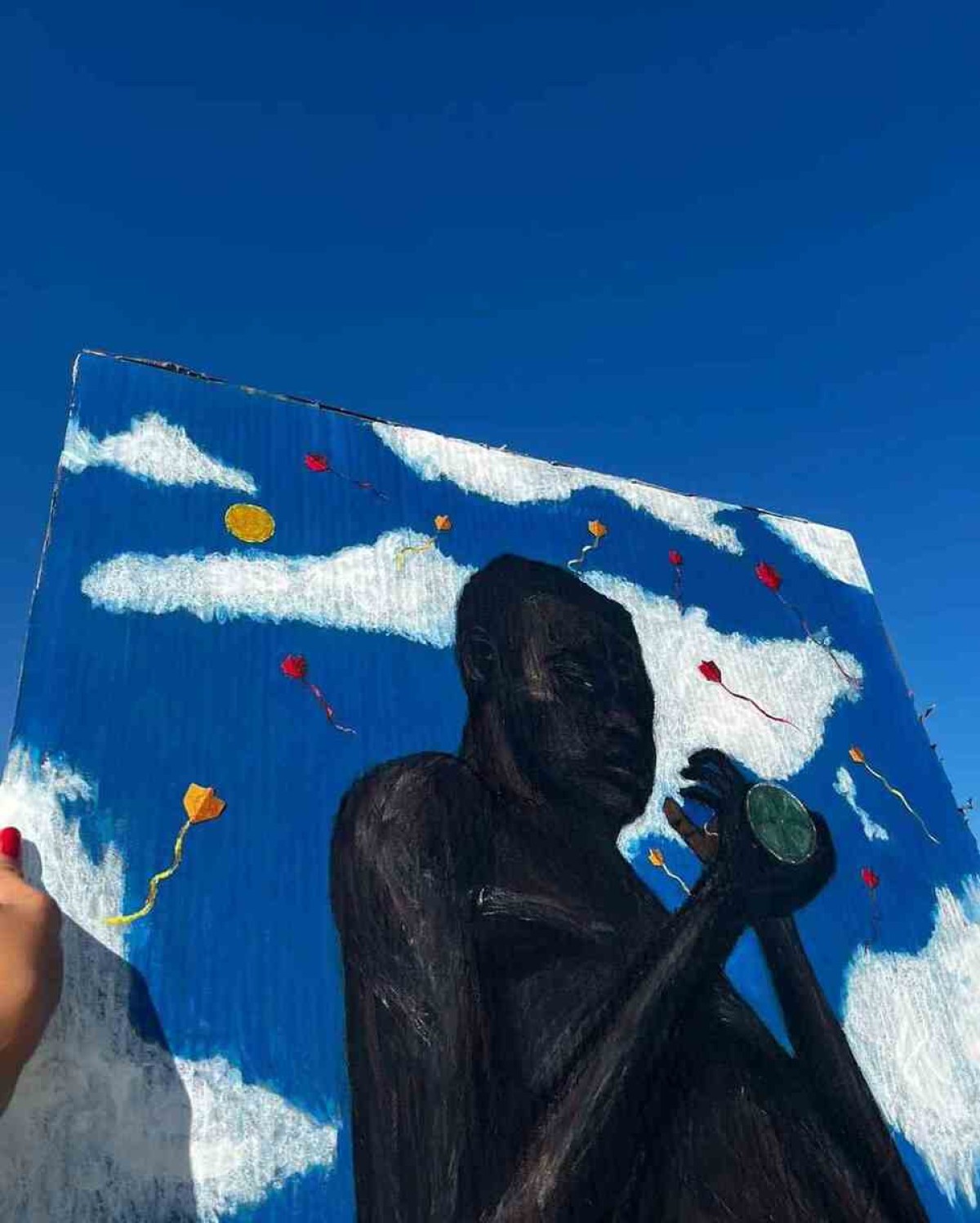 Francisco Mesquita utiliza papelão como tela para suas obras. - (Foto: Divulgação ) Francisco Mesquita utiliza papelão como tela para suas obras. - (Foto: Divulgação )