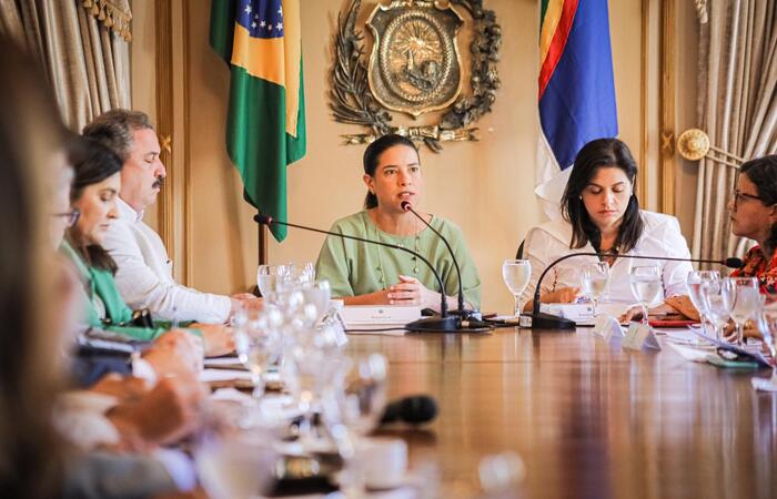 Governadora se reúne com deputados estaduais e enfatiza importância do diálogo entre Poderes | Local: Diario de Pernambuco