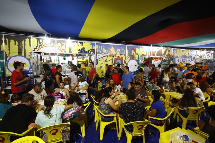 Localizada na Rua do Observatrio, no Bairro do Recife, a Central de Servios rene milhares de folies no perodo carnavalesco (Jedson Nobre - PCR Imagem/Arquivo)
