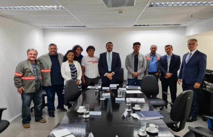 Demanda permanente dos trabalhadores do sistema eltrico nacional, reestatizao j foi motivo de reunio entre o Coletivo Nacional dos Eletricitrios (CNE) e o ministro da Secretaria Geral, Mrcio Macedo (Crdito: Divulgao/ Coletivo Nacional dos Eletricitrios/AGU)
