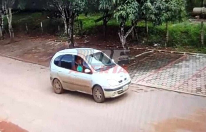 Registro foi captado na tarde de domingo (15/1), dois dias depois de quatro corpos terem sido encontrados carbonizados em um Clio preto, em uma rodovia de Cristalina (GO). Marcos foi encontrado morto e enterrado no quintal de uma casa (Crdito: TV Braslia/Reproduo)