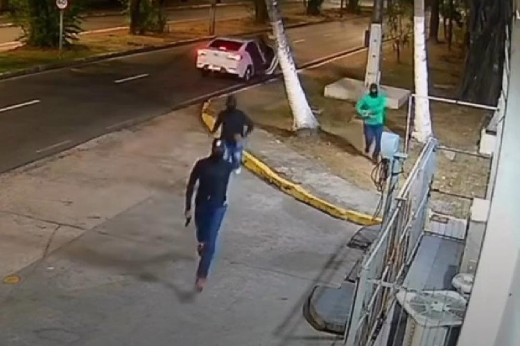 A polcia recuperou apenas 20% dos R$ 30.419 mil roubados na ao criminosa. (Divulgao)