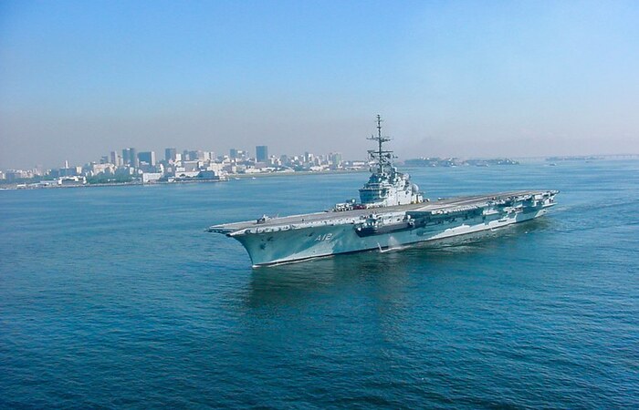 Segundo a Marinha do Brasil, a empresa proprietária do casco do ex-Navio Aeródromo não adotou providências necessárias  (Reprodução/Marinha)