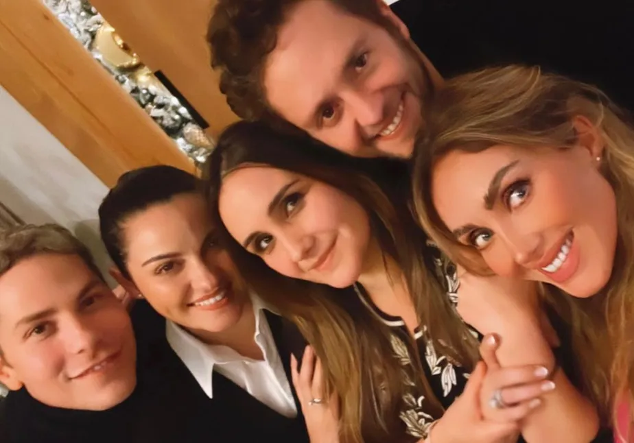 Christian Cha%u0301vez, Maite Perroni, Dulce Maria, Christopher Uckermann e Anah se renem para reencontro com fs (Crdito: Reproduo/Instagram)