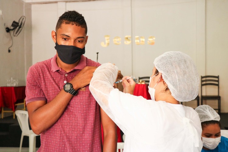 Em todos os locais haver vacinao contra covid-19 e em alguns pontos ter disponibilidade de vacina contra gripe e atualizao do carto de vacinao. (Ikamah/Secretaria de Sade do Recife)