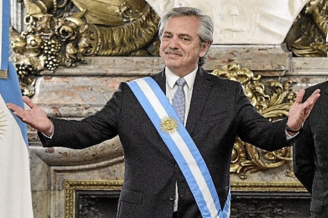 Presidente brasileiro inicia primeira viagem internacional no cargo reaproximando o pas da Argentina e, depois, do Uruguai (crdito: Juan Mabromata/AFP - 10/12/19)