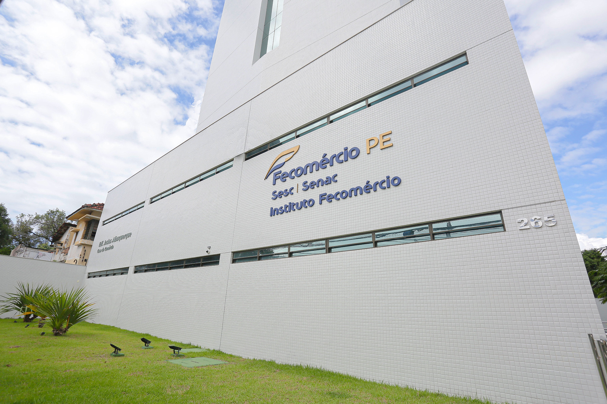 Interessados devem possuir o Carto do Empresrio (Foto: Divulgao )