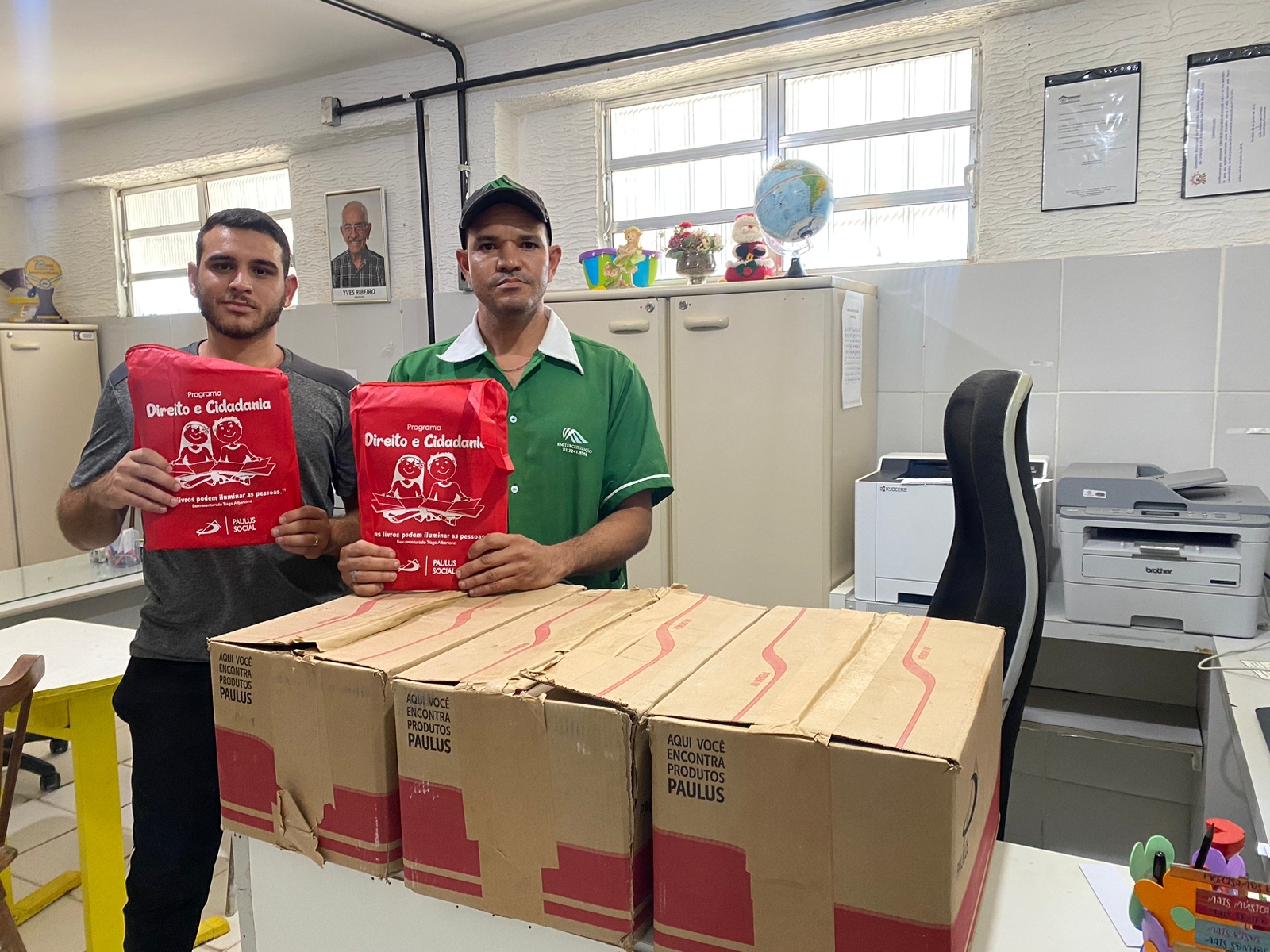 Foram entregues kits que contemplaro crianas, adolescentes e educadores sociais de cada instituio
 (Divulgao)