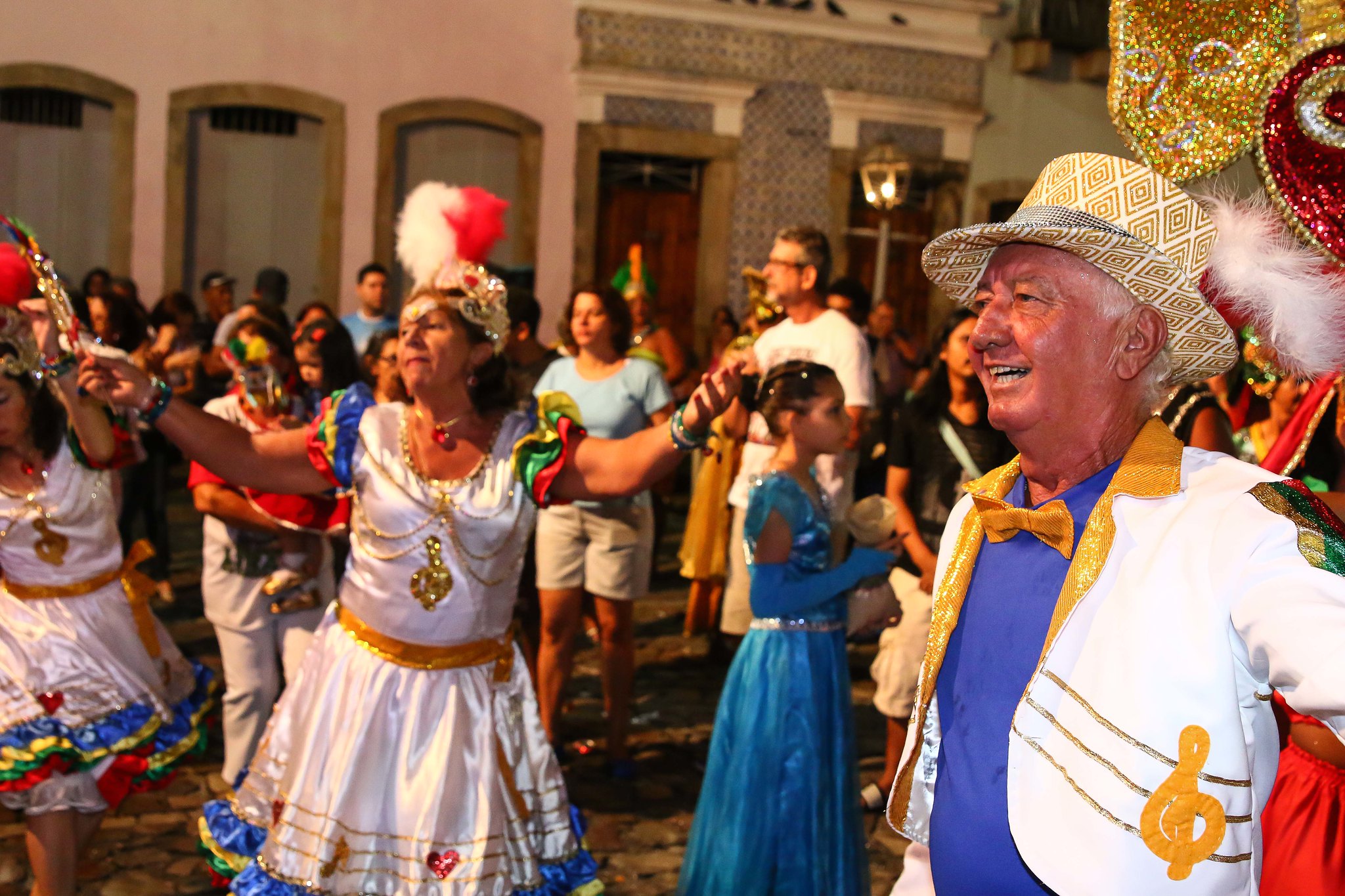 Em cada um dos seis dias de programao, cinco blocos desfilaro suas tradies; a programao, oferecida pela Prefeitura do Recife,  gratuita e aberta ao pblico
 (Divulgao)