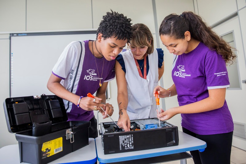 O curso de Microsoft Office Essencial ser presencial e as aulas acontecem no Porto Digital (RODRIGO RODRIGUES/DIVULGAO)