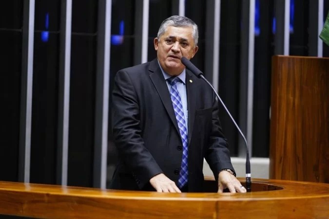 Em reunio com Jos Guimares e vice-lderes do governo na Cmara, presidente Lula afirmou que a reforma  uma das pautas prioritrias para o ano
 (Foto: Pablo Valadares/Cmara dos Deputados)