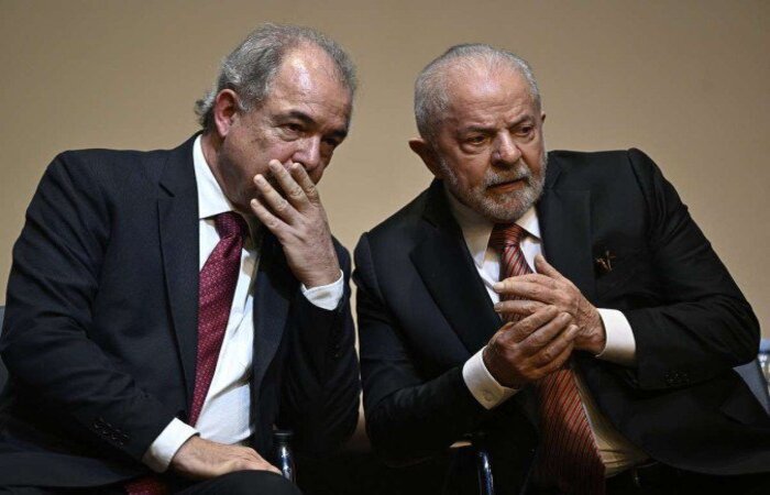 Na posse de Mercadante no BNDES, o presidente Lula afirmou tambm ser mentira que o BNDES "dava dinheiro" a pases amigos (Crdito: MAURO PIMENTEL / AFP)