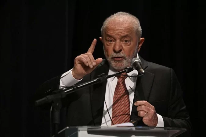 O presidente Lula disse tambm que o pas tem "cultura" de juros altos, o que "no combina com a necessidade de crescimento"
 (Foto: MAURO PIMENTEL/AFP)