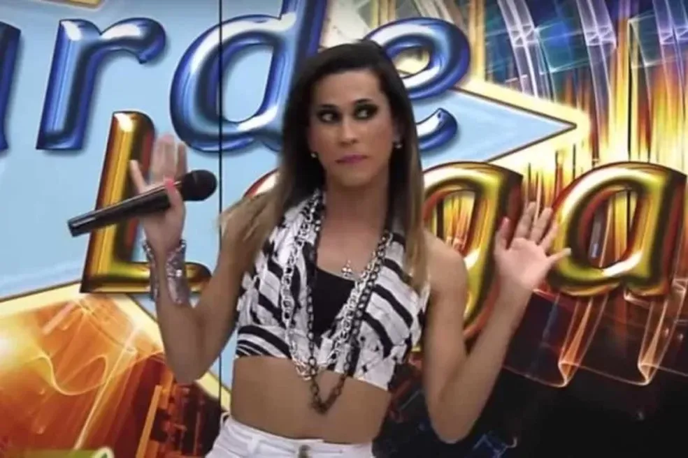 Meme da cantora Paulinha Lopes, quando era vocalista da banda Takitá (Crédito: Reprodução/Twitter) Meme da cantora Paulinha Lopes, quando era vocalista da banda Takitá (Crédito: Reprodução/Twitter)