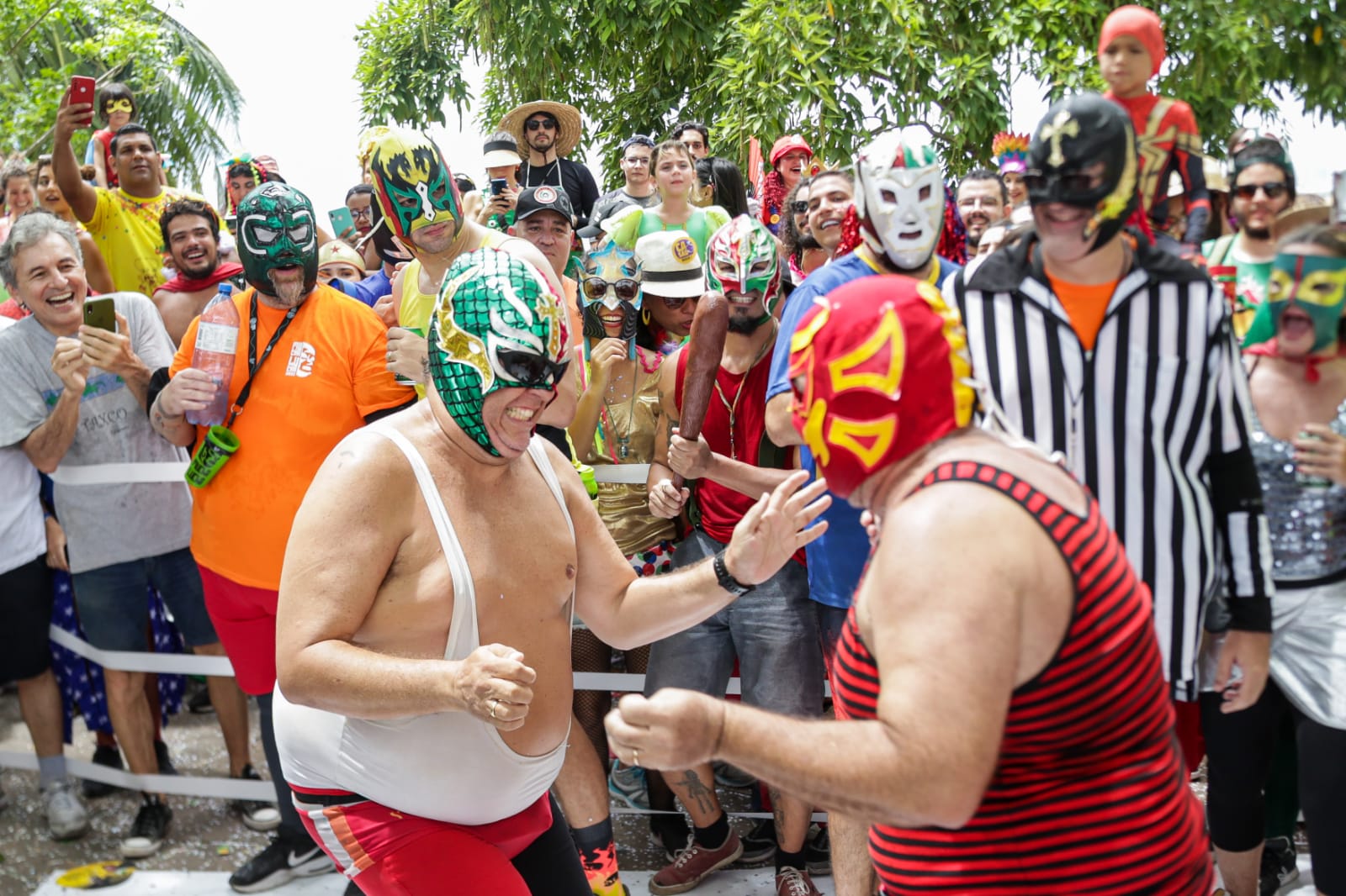 Bloco Mucha Lucha homenageia luta livre mexicana com ringue em Olinda: 'A  única regra é a greia', diz presidente, Carnaval 2023 em Pernambuco