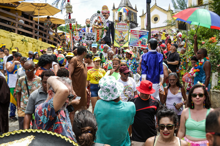 As ladeiras de Olinda ficaram tomadas de foliões que se recusam a se despedirem da festa (Rafael Vieira/DP Fotos)