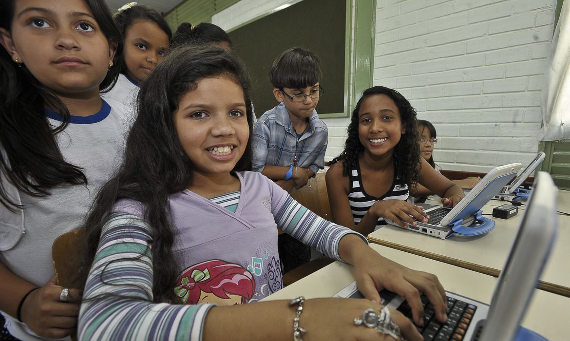 Para participar do certame, estudante deve procurar escola (Marcello Casal/Agência Brasil)