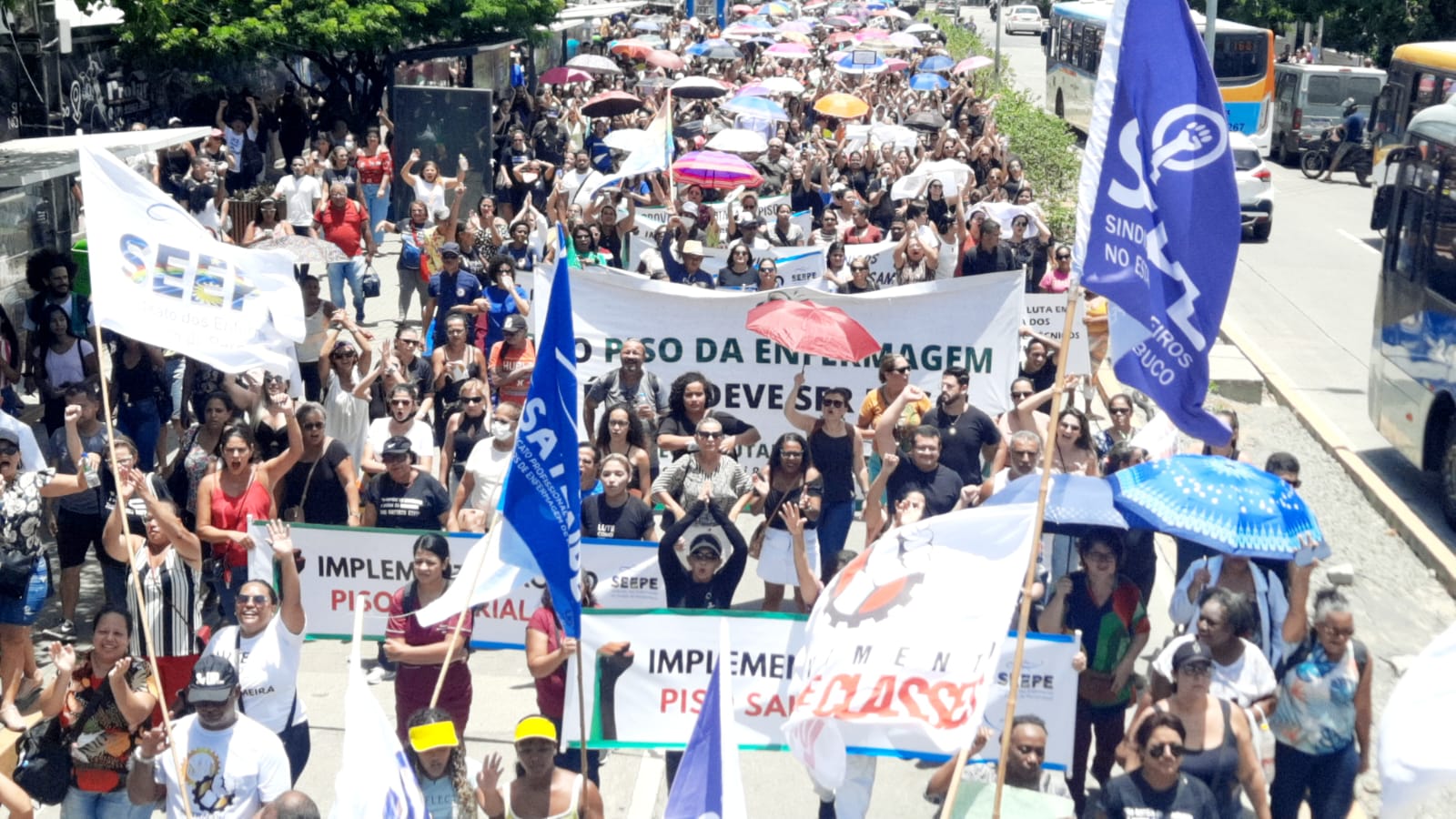 Os profissionais estaro reunidos na Praa do Derby, no Recife, a partir das 8h com destino ao polo hospitalar da Ilha do Leite (Divulgao/Tiago Brito
)