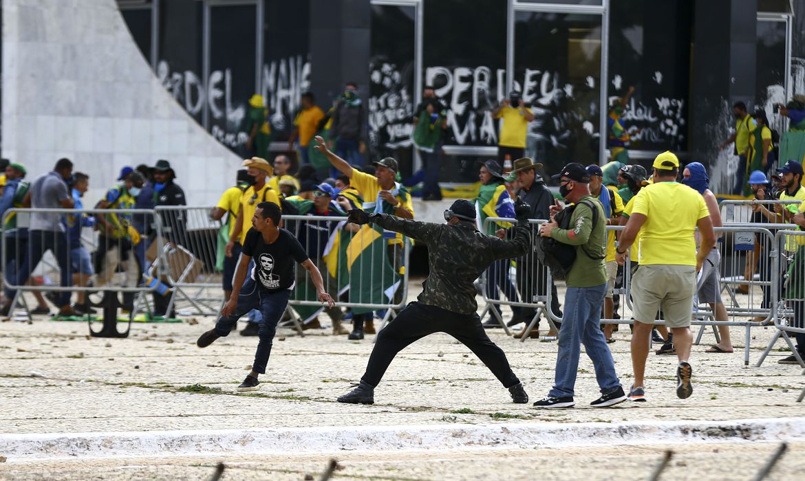 Gir&atilde;o questiona resist&ecirc;ncia do governo &agrave; CPI dos Atos de 8 de janeiro |  Pol&iacute;tica: Diario de Pernambuco