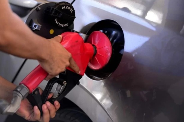 Especialistas ressaltam que para valer a pena, o litro de lcool deve estar pelo menos 30% mais barato que o da gasolina (crdito: Carlos Vieira/CB)