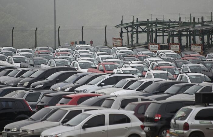 Falta de componentes e cenário econômico desfavorável motivam decisão
 (Foto: Arquivo/Agência Brasil)