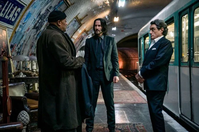 Laurence Fishburne, Keanu Reeves e Ian McShane, na quarta sequncia de John Wick -  (Foto: Murray Close)